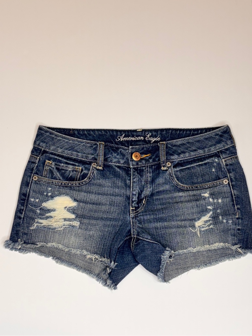 American Eagle Distressed Denim Cutoff Shorts Size 6 Medium Wash Festival Y2K - Picture 2 of 8